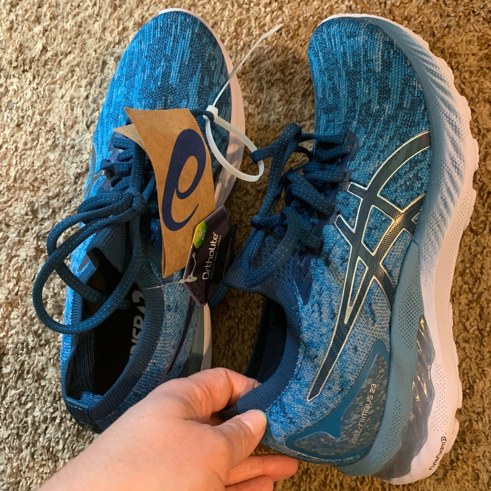 ASICS women’s gel nimbus 23 tennis shoes size 8, NWT